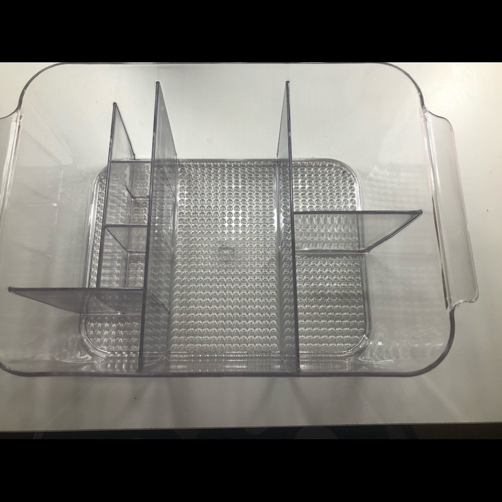 Cosmetic holder